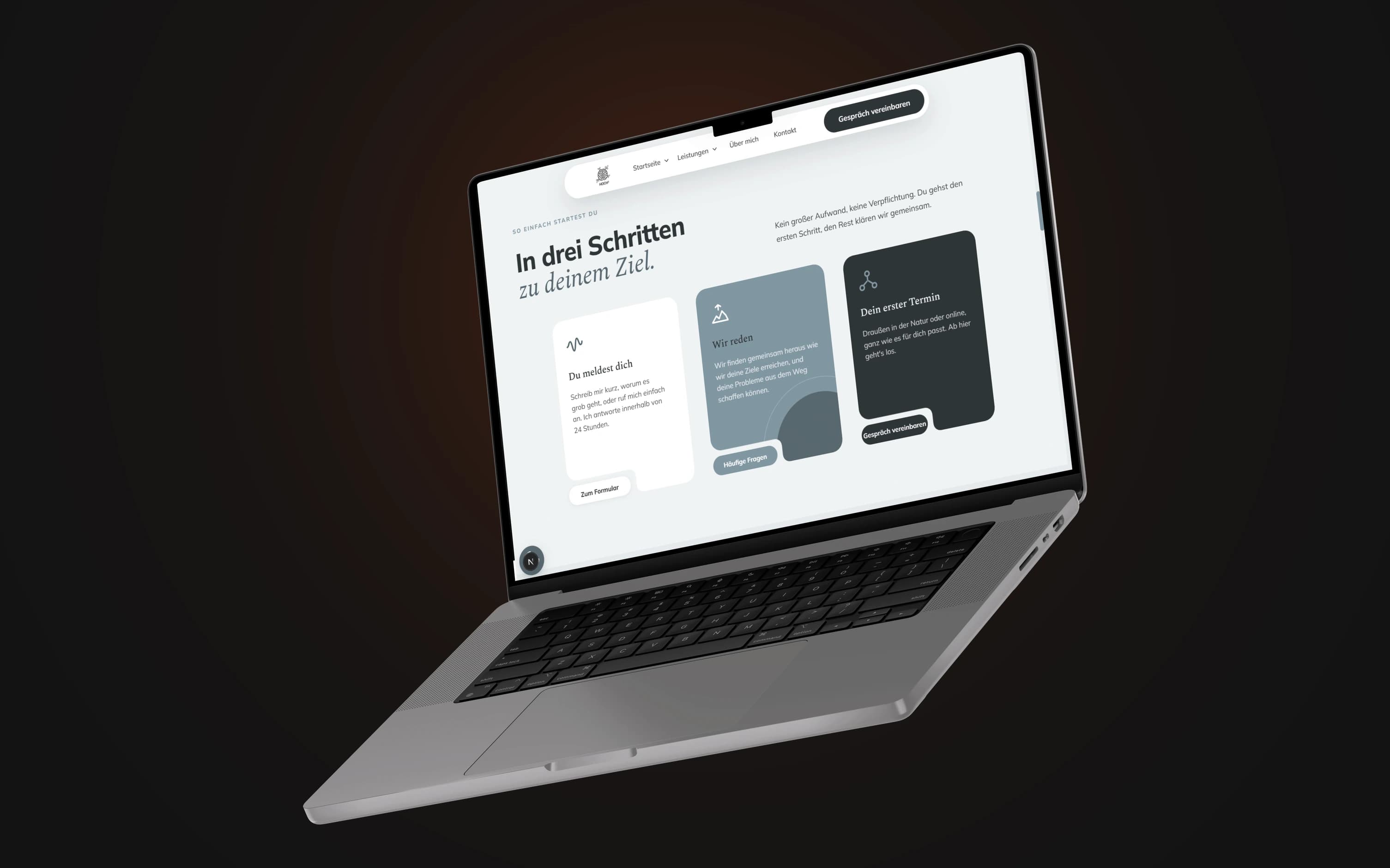 Website HOCH³ Coaching auf einem Bildschirm